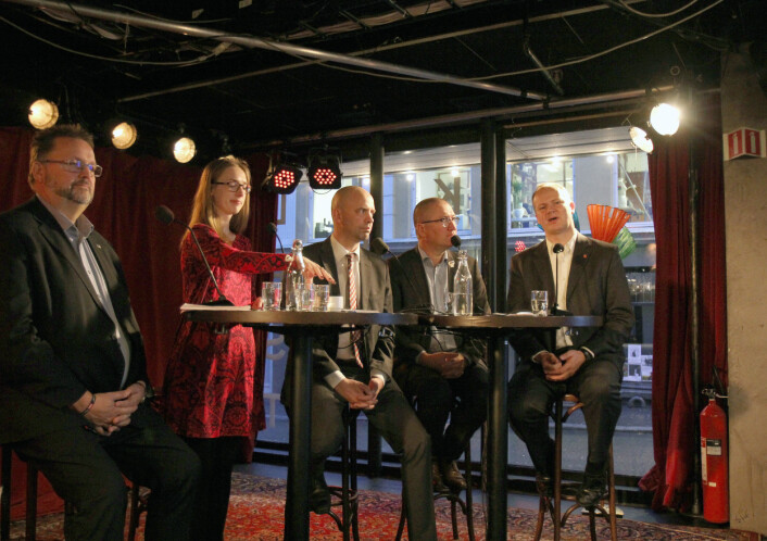 Svein Harberg fra Høyre (fra vensre), Iselin Nybø fra Venstre, Arild Grande fra Arbeiderpartiet, Geir Jørgen Bekkevold fra Kristelig Folkeparti og samferdselsminister Ketil Solvik Olsen fra Fremskrittspartiet stilte til avisdebatt onsdag mogen. Foto: Glenn Slydal Johansen Svein Harberg fra Høyre (fra vensre), Iselin Nybø fra Venstre, Arild Grande fra Arbeiderpartiet, Geir Jørgen Bekkevold fra Kristelig Folkeparti og samferdselsminister Ketil Solvik Olsen fra Fremskrittspartiet stilte til avisdebatt onsdag mogen. Foto: Glenn Slydal Johansen