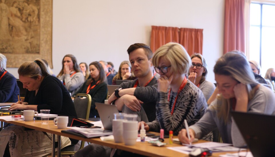 Hallvard Norum fra Dagsnytt-klubben vakte munterhet i salen da han omtalte bruk og kast av vikarer som “irrasjonell reprodusering av opplæringskostnader”. Foto: Jane Rasmussen/NRKJ Hallvard Norum fra Dagsnytt-klubben vakte munterhet i salen da han omtalte bruk og kast av vikarer som “irrasjonell reprodusering av opplæringskostnader”. Foto: Jane Rasmussen/NRKJ