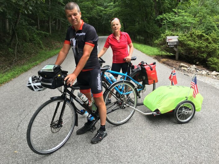 Gunnar og Julia Kagge har tråkket rundt 120 mil sammen, men nå fortsetter Gunnar alene vestover på tvers av USA. Foto: Sykkelgunnar Gunnar og Julia Kagge har tråkket rundt 120 mil sammen, men nå fortsetter Gunnar alene vestover på tvers av USA. Foto: Sykkelgunnar