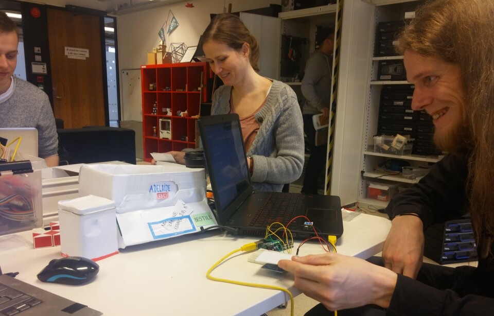 Sissel Kvalvik studerer informatikk og er her opptatt med gruppearbeid sammen med medstudenter. Foto: Privat Sissel Kvalvik studerer informatikk og er her opptatt med gruppearbeid sammen med medstudenter. Foto: Privat