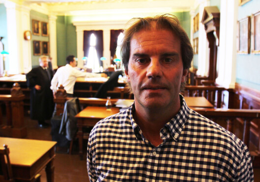 Morgan Andersen i Høyesterett. I bakgrunn hans advokat Carl Bore (hvit skjorte) og<br>Aftenpostens advokat Jon Wessel-Aas. Foto: Martin Huseby Jensen Morgan Andersen i Høyesterett. I bakgrunn hans advokat Carl Bore (hvit skjorte) og<br>Aftenpostens advokat Jon Wessel-Aas. Foto: Martin Huseby Jensen
