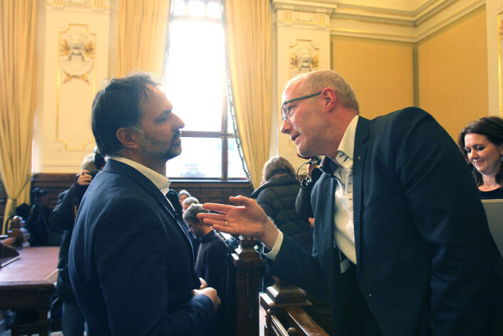 Filmskaper Ulrik Imtiaz Rolfsen i samtale med generalsekretær Arne Jensen i Norsk Redaktørforening før Høyesteretts kjennelse ble opplest. Foto: Glenn Slydal Johansen Filmskaper Ulrik Imtiaz Rolfsen i samtale med generalsekretær Arne Jensen i Norsk Redaktørforening før Høyesteretts kjennelse ble opplest. Foto: Glenn Slydal Johansen