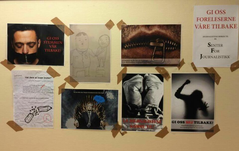 Disse plakatene hengte journaliststudentene opp rundt om på universitetet. Foto: Mette Vollan.