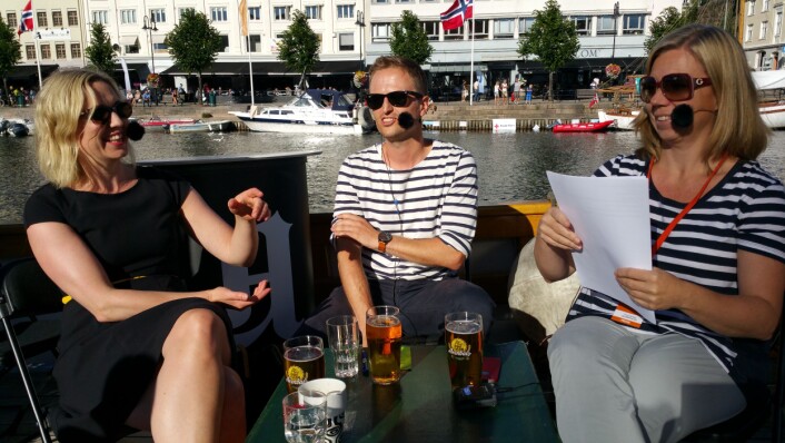 «Aftenpodden» med fra venstre kulturredaktør Sarah Sørheim, politisk reporter<br>Lars Glomnes og politisk redaktør Trine Eilertsen under Arendalsuka nylig. Foto: Bjørn Åge Mossin «Aftenpodden» med fra venstre kulturredaktør Sarah Sørheim, politisk reporter<br>Lars Glomnes og politisk redaktør Trine Eilertsen under Arendalsuka nylig. Foto: Bjørn Åge Mossin