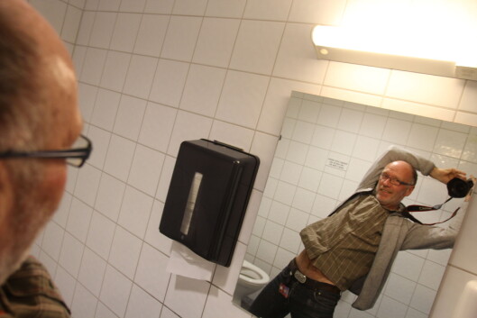Et selfie må til i disse tider, og dermed ble toalettet tatt i bruk… Et selfie må til i disse tider, og dermed ble toalettet tatt i bruk…