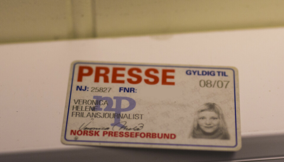 Melås pressekort fra «gamle dager» ligger på kontoret. Foto: Kristine Lindebø
