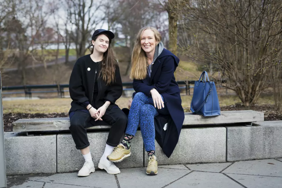 Hanna von Bergen og Christina Skreiberg håper frilansere kan stå sterkere ved å høre på podcasten Frilanslivet. Foto: Kristine Lindebø