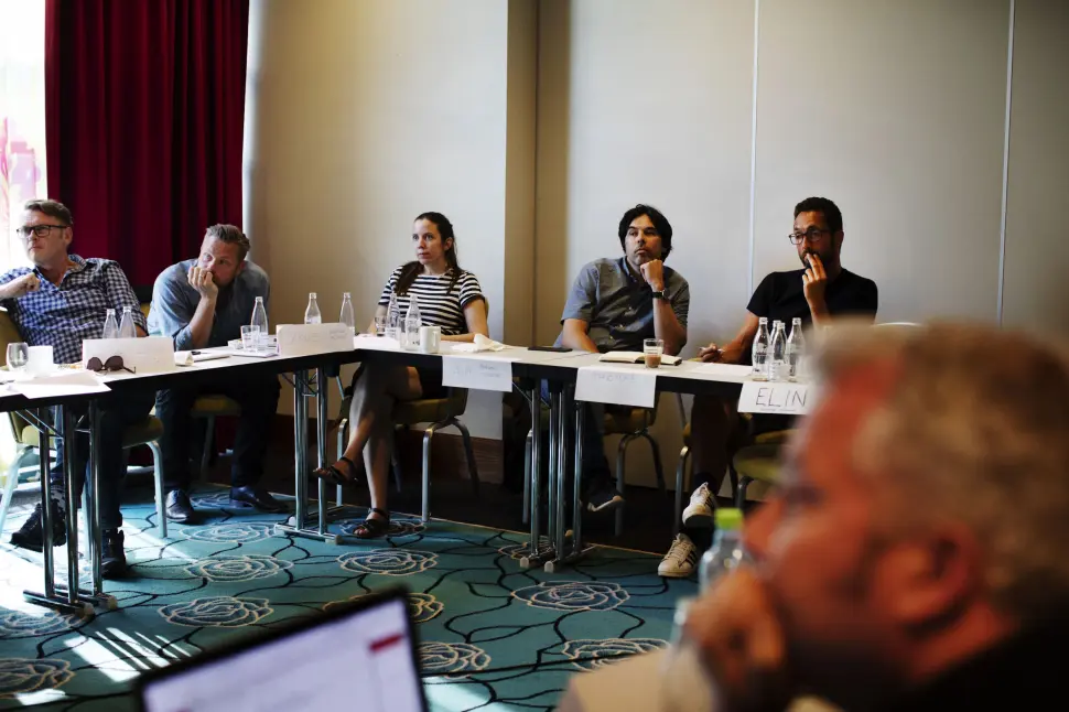 F.v. Søren Lorenzen (Berlingske), Jakob Boserup (Ekstra Bladet), Christina Ulriksen (Morgenbladet), Vegar Valde (BT), Thomas Borberg (Politiken) og Frank Karlsen (Dagbladet) er noen av fotosjefene som var tilstede på møtet. Foto: Andrea Gjestvang F.v. Søren Lorenzen (Berlingske), Jakob Boserup (Ekstra Bladet), Christina Ulriksen (Morgenbladet), Vegar Valde (BT), Thomas Borberg (Politiken) og Frank Karlsen (Dagbladet) er noen av fotosjefene som var tilstede på møtet. Foto: Andrea Gjestvang