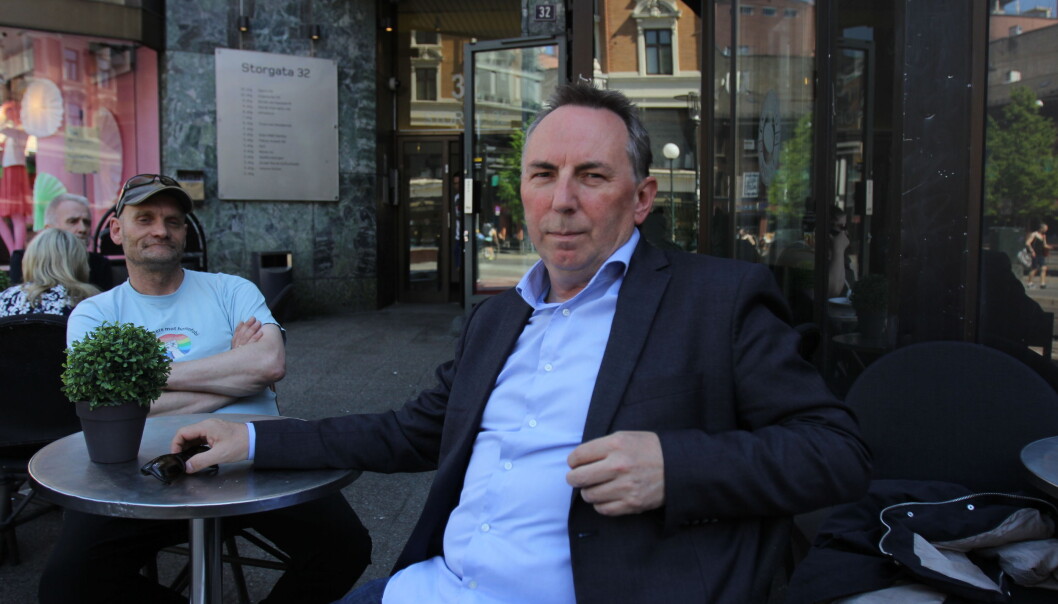 Jan Gunnar Furuly og Thomas Olsen er blant Aftenpostens journalister som blant annet avdekket en ulovlig pokerklubb i Gunerius-bygget med inngang fra denne kaféen. Foto: Glenn Slydal Johansen Jan Gunnar Furuly og Thomas Olsen er blant Aftenpostens journalister som blant annet avdekket en ulovlig pokerklubb i Gunerius-bygget med inngang fra denne kaféen. Foto: Glenn Slydal Johansen