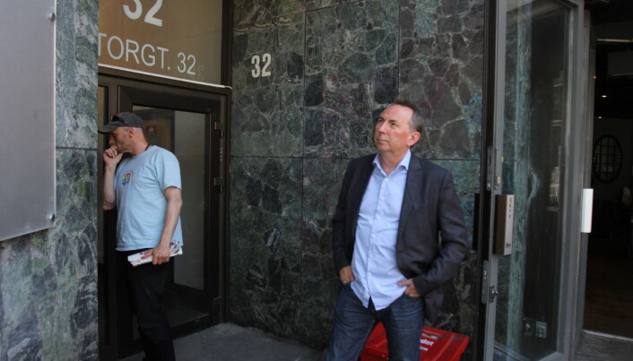 Thomas Olsen og Jan Gunnar Furuly tilbake ved inngangen til pokerklubben de avdekket i fjor. Foto: Glenn Slydal Johansen Thomas Olsen og Jan Gunnar Furuly tilbake ved inngangen til pokerklubben de avdekket i fjor. Foto: Glenn Slydal Johansen