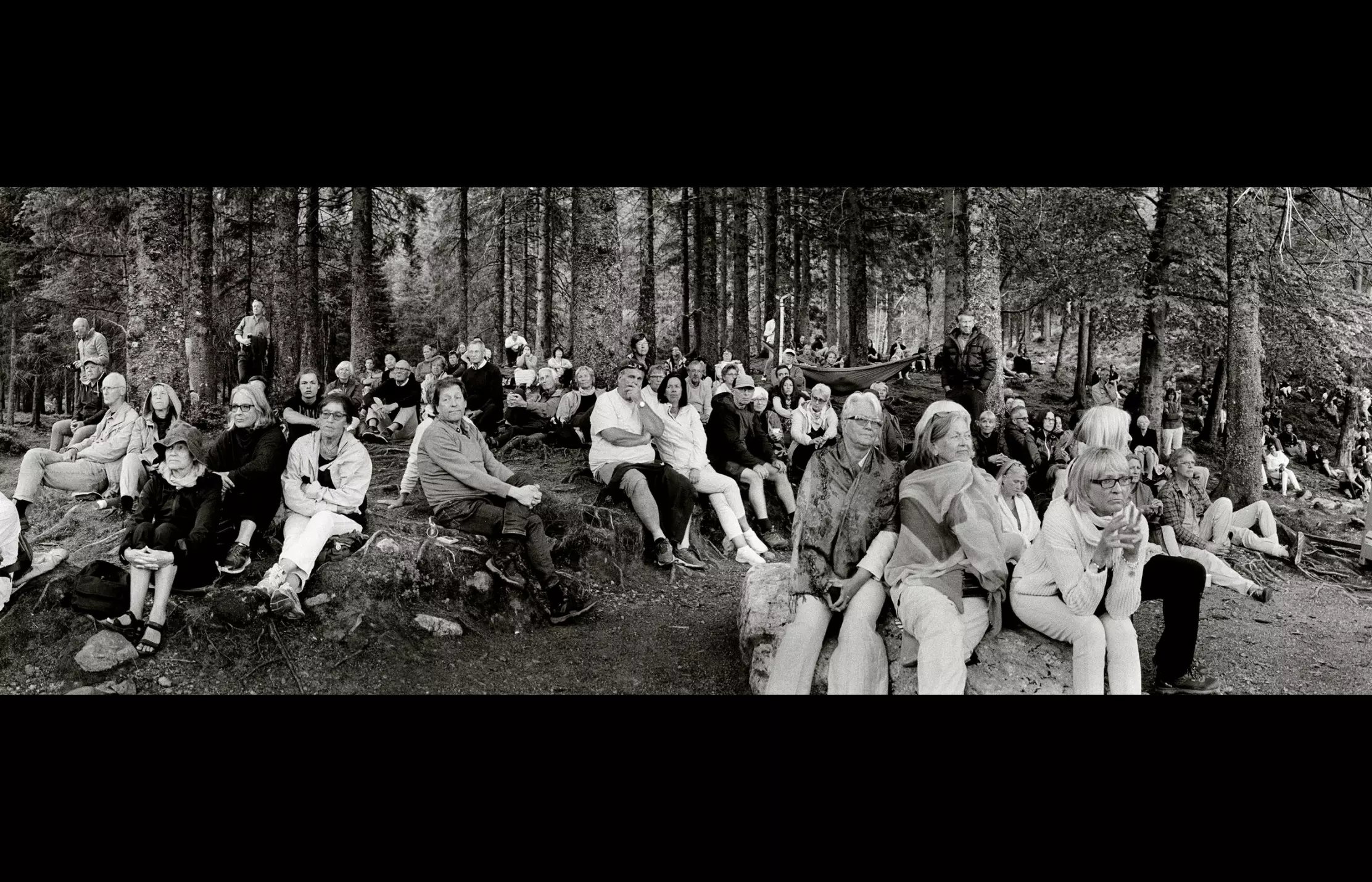 Hundrevis tok turen til Skomakerdikets bredd og innover i skogen for å feire Fløibanen er 100 år. Foto: Fred Ivar Utsi Klemetsen
