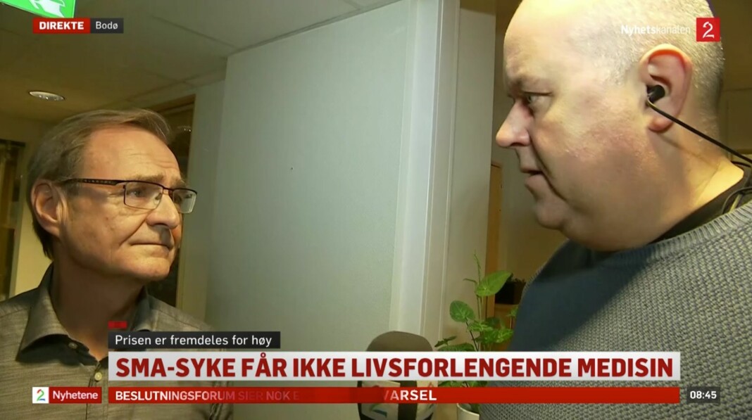 Leder i Beslutningsforum, Lars Vorland, intervjues av TV 2-reporter Roy Arne Salater.