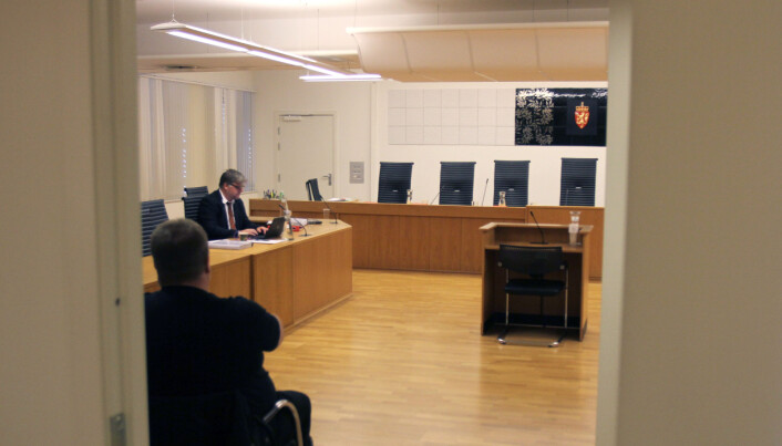 Det ble med mye venting i påvente av en avgjørelse i spørsmålet om en dommer er inhabil. Her NRKJs partsrepresentant Richard Aune. Foto: Glenn Slydal Johansen Det ble med mye venting i påvente av en avgjørelse i spørsmålet om en dommer er inhabil. Her NRKJs partsrepresentant Richard Aune. Foto: Glenn Slydal Johansen