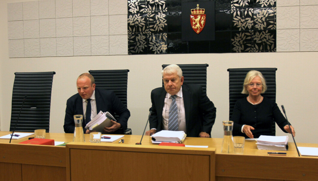 Fagdommerne Tron Sundet (fra venstre), leder Jakob Wahl og Liv Gjølstad erklærte en meddommer fra arbeidsgiversiden inhabil. Foto: Glenn Slydal Johansen Fagdommerne Tron Sundet (fra venstre), leder Jakob Wahl og Liv Gjølstad erklærte en meddommer fra arbeidsgiversiden inhabil. Foto: Glenn Slydal Johansen