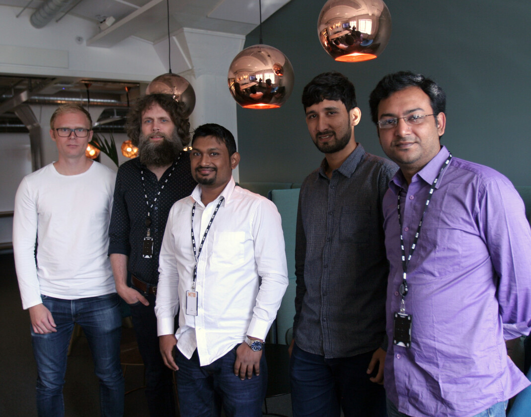 Prosjektleder Roger Bystrøm (fra venstre), prosjektsjef utvikling Tor Kristian Flage, Najim Ahmed, Arnab Das og Partha Guha Roy. Foto: Glenn Slydal Johansen Prosjektleder Roger Bystrøm (fra venstre), prosjektsjef utvikling Tor Kristian Flage, Najim Ahmed, Arnab Das og Partha Guha Roy. Foto: Glenn Slydal Johansen