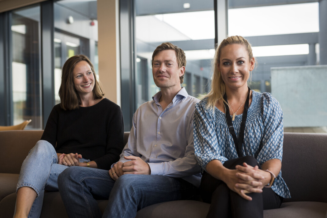 Vi.no-redaksjonen, med journalist Lisa Wisløff, redaktør Andreas Heen Carlsen og journalist Linn Rognø. Sistnevnte skal jobbe fra Bergen. Neste uke starter en journalist til. Foto: Kristine Lindebø Vi.no-redaksjonen, med journalist Lisa Wisløff, redaktør Andreas Heen Carlsen og journalist Linn Rognø. Sistnevnte skal jobbe fra Bergen. Neste uke starter en journalist til. Foto: Kristine Lindebø
