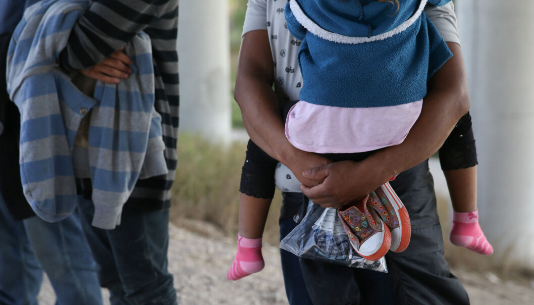 Disse immigrantene har ulovlig krysset grensen inn til USA, og har her overgitt seg til amerikanske myndigheter. Foto: Reuters / Scanpix Disse immigrantene har ulovlig krysset grensen inn til USA, og har her overgitt seg til amerikanske myndigheter. Foto: Reuters / Scanpix