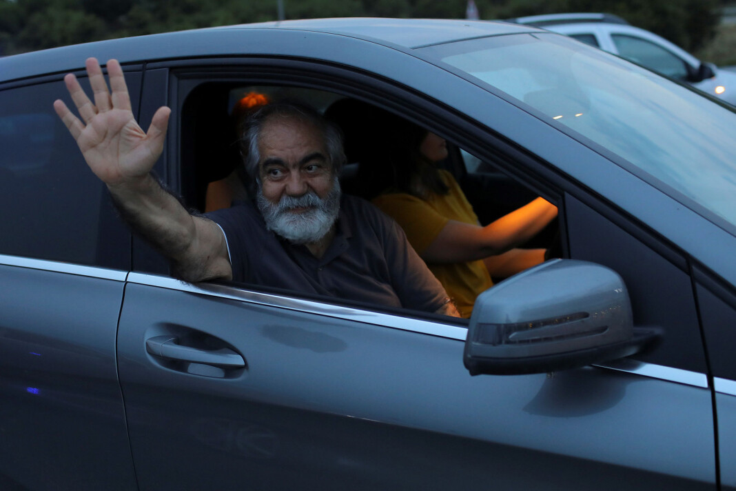 Her er den tyrkiske journalisten Mehmet Altan nettopp sluppet ut etter to år i fengsel. Foto: Reuters / NTB scanpix Her er den tyrkiske journalisten Mehmet Altan nettopp sluppet ut etter to år i fengsel. Foto: Reuters / NTB scanpix