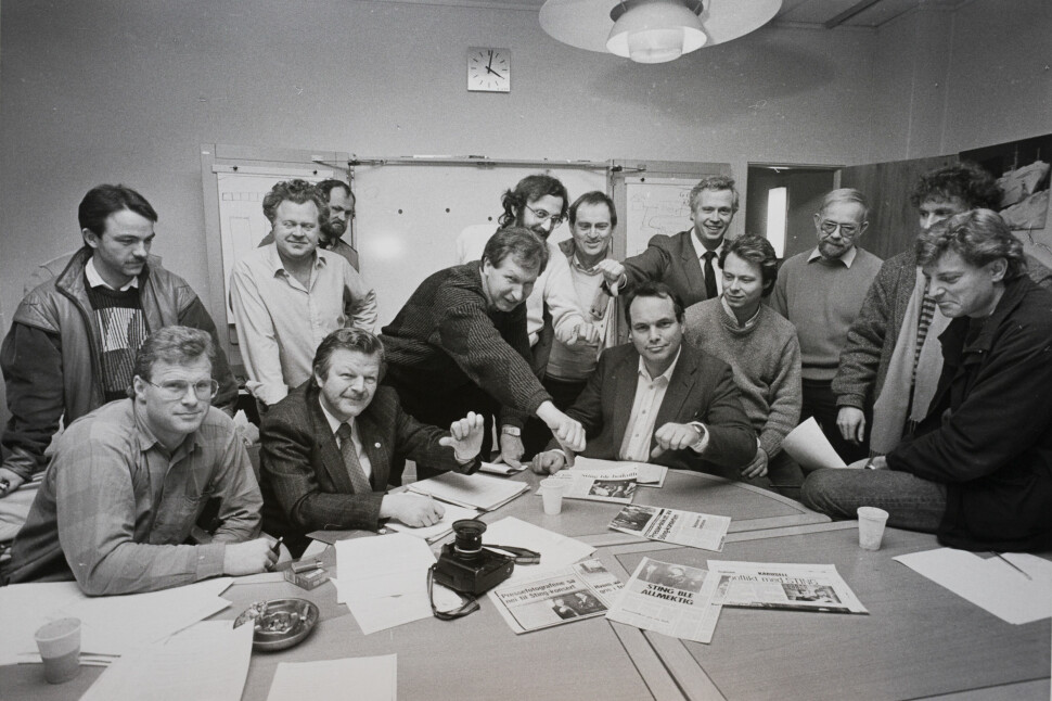 Fotografer i Pressefotografenes Klubb holder tommelen ned for artisten Sting. Foto: Kjell A. Olsen