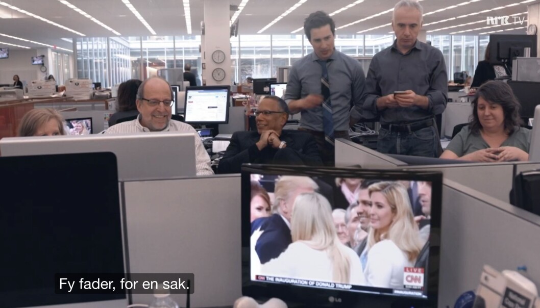 Sjefredaktør Dean Baquet (i midten) følger innsettelsen av Donald Trump som president. Fra dokumentarserien The Fourth Estate. Sjefredaktør Dean Baquet (i midten) følger innsettelsen av Donald Trump som president. Fra dokumentarserien The Fourth Estate.