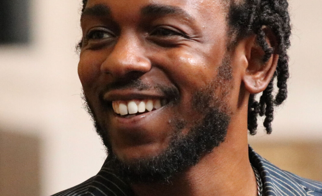 Kendrick Lamar syntes det var helt greit å bli fotografert da han vant en av de gjeveste journalistiske prisene, Pulitzerprisen for musikk, i mai i år. Foto: Fuzheado / CC BY-SA 4.0 / Wikipedia Common Kendrick Lamar syntes det var helt greit å bli fotografert da han vant en av de gjeveste journalistiske prisene, Pulitzerprisen for musikk, i mai i år. Foto: Fuzheado / CC BY-SA 4.0 / Wikipedia Common