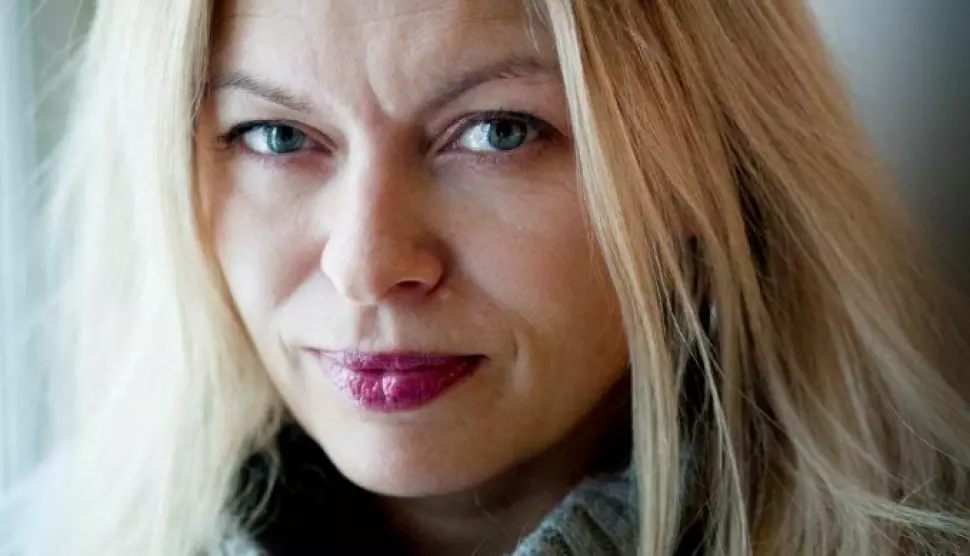 Linn Stalsberg mener at norske journalister altfor ofte er for overfladiske og ikke evner å berøre kjernen i artikler de dekker.