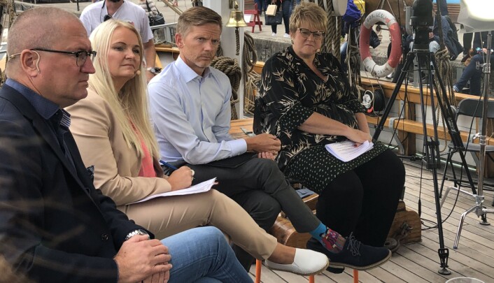 I panalet: Fra venstre: Geir Jørgen Bekkevold (KrF), Åslaug Sem-Jacobsen (Sp), Tage Pettersen (H) og Trine Skei Grande (V). Foto: Roger Aarli-Grøndalen I panalet: Fra venstre: Geir Jørgen Bekkevold (KrF), Åslaug Sem-Jacobsen (Sp), Tage Pettersen (H) og Trine Skei Grande (V). Foto: Roger Aarli-Grøndalen