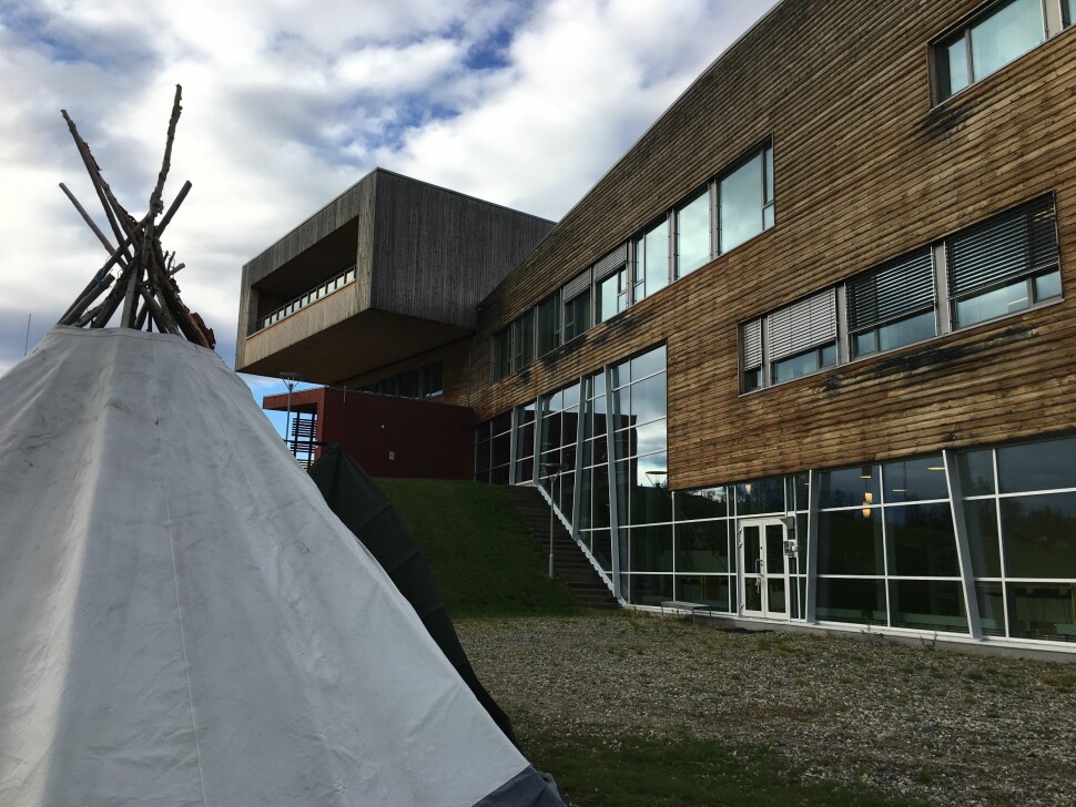 Fem studenter startet forrige uke på bachelor i journalistikk på den samiske høgskolen i Kautokeino. Foto: Liv Inger Somby