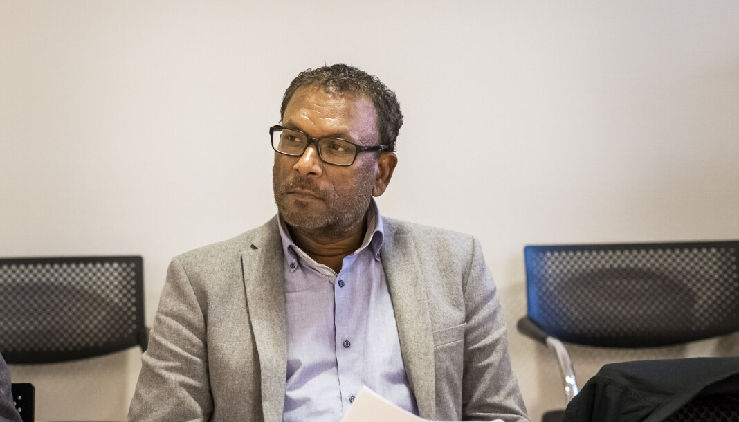 Rajan Chelliah ble oppsagt fra jobben i NRKs «Migrapolis». Her fra da partene møttes i Arbeidsretten i fjor. Denne uka går saken for Oslo tingrett. Foto: Kristine Lindebø Rajan Chelliah ble oppsagt fra jobben i NRKs «Migrapolis». Her fra da partene møttes i Arbeidsretten i fjor. Denne uka går saken for Oslo tingrett. Foto: Kristine Lindebø