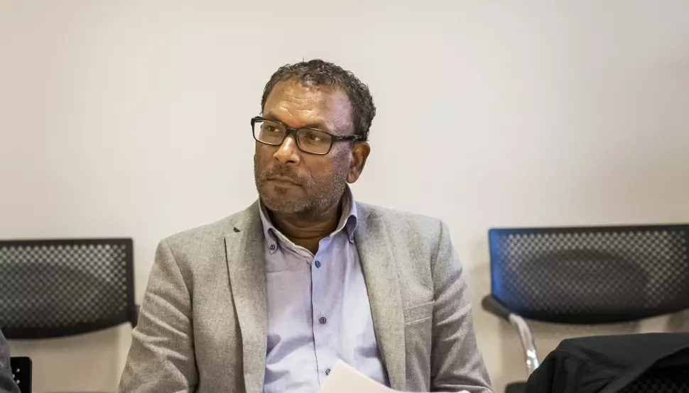 Rajan Chelliah ble oppsagt fra jobben i NRKs «Migrapolis». Her fra da partene møttes i Arbeidsretten i fjor. Denne uka går saken for Oslo tingrett. Foto: Kristine Lindebø
