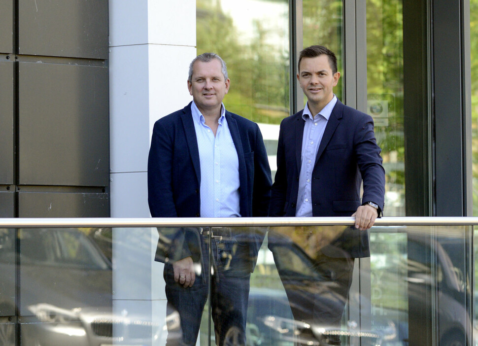 Øystein Byberg (til venstre) blir nyhetsredaktør i Bilforlaget. Her sammen med sjefredaktør og adm. direktør Atle Falch Tuverud.