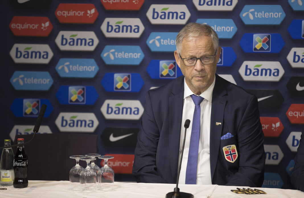 <font style="vertical-align: inherit;"><font style="vertical-align: inherit;">Landslagssjef Lars Lagerbäck på pressekonferanse etter nasjonsligaåpningen mot Kypros. Han sa at han vil ta opp lekkasjene av laguttaket med spillerne. Foto: Terje Pedersen / NTB scanpix
</font></font> <font style="vertical-align: inherit;"><font style="vertical-align: inherit;">Landslagssjef Lars Lagerbäck på pressekonferanse etter nasjonsligaåpningen mot Kypros. Han sa at han vil ta opp lekkasjene av laguttaket med spillerne. Foto: Terje Pedersen / NTB scanpix
</font></font>
