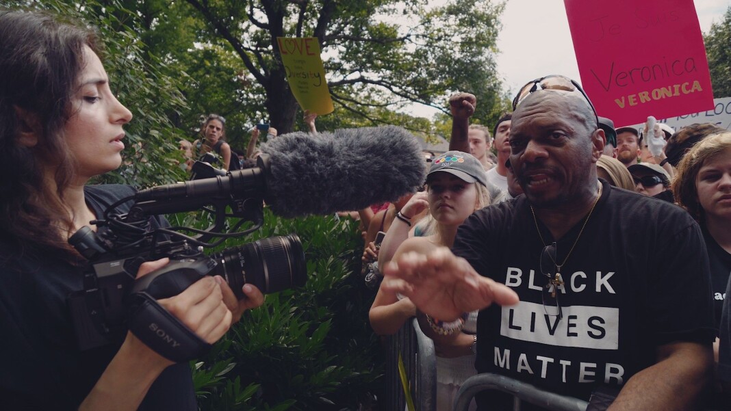 Dokumentaristen Deeyah Khan er nominert til Rory Peck-prisen, som hyller arbeidet til frilansfotografer innenfor nyheter og aktualiteter, for «White Right: Meeting the Enemy». Foto: Fuuse Films Dokumentaristen Deeyah Khan er nominert til Rory Peck-prisen, som hyller arbeidet til frilansfotografer innenfor nyheter og aktualiteter, for «White Right: Meeting the Enemy». Foto: Fuuse Films