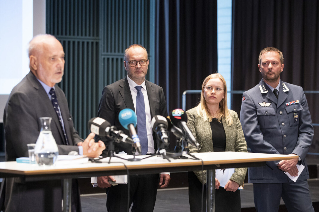 Libya-utvalget har bestått av f.v: tidligere stortingsrepresentant og utenriksminister for Høyre Jan Petersen, professor Christoffer Conrad Eriksen fra Institutt for offentlig rett ved Universitetet i Oslo, førsteamanuensis Målfrid Braut-Hegghammer, fra Institutt for statsvitenskap ved Universitetet i Oslo og oberst Gjert Lage Dyndal fra NATOs hovedkvarter Brussel. Foto: Håkon Mosvold Larsen / NTB scanpix Libya-utvalget har bestått av f.v: tidligere stortingsrepresentant og utenriksminister for Høyre Jan Petersen, professor Christoffer Conrad Eriksen fra Institutt for offentlig rett ved Universitetet i Oslo, førsteamanuensis Målfrid Braut-Hegghammer, fra Institutt for statsvitenskap ved Universitetet i Oslo og oberst Gjert Lage Dyndal fra NATOs hovedkvarter Brussel. Foto: Håkon Mosvold Larsen / NTB scanpix