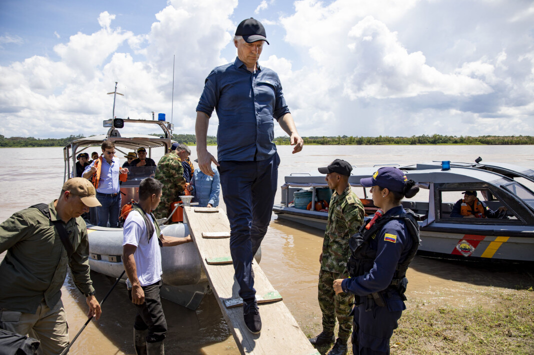 Klima- og miljøminister Ola Elvestuen går i land langs bredden av Amazonas-elven i Colombia. Arkivfoto: Tore Meek / NTB scanpix Klima- og miljøminister Ola Elvestuen går i land langs bredden av Amazonas-elven i Colombia. Arkivfoto: Tore Meek / NTB scanpix