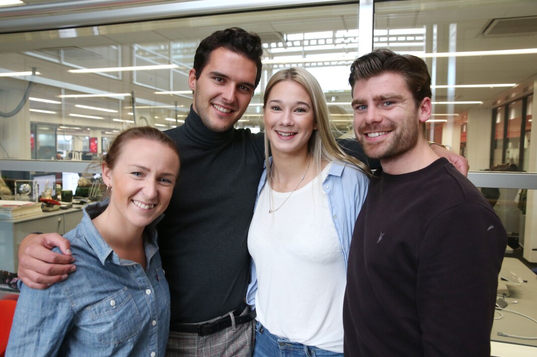 Fire nye sportsjournalister har fått fast jobb i VG. Fra venstre Christina Paulos Syversen (27), Arilas Berg Ould-Saada (22), Regine Leenborg Anthonessen (22) og Vegard Aulstad (25). Foto: Trond Solberg / VG Fire nye sportsjournalister har fått fast jobb i VG. Fra venstre Christina Paulos Syversen (27), Arilas Berg Ould-Saada (22), Regine Leenborg Anthonessen (22) og Vegard Aulstad (25). Foto: Trond Solberg / VG