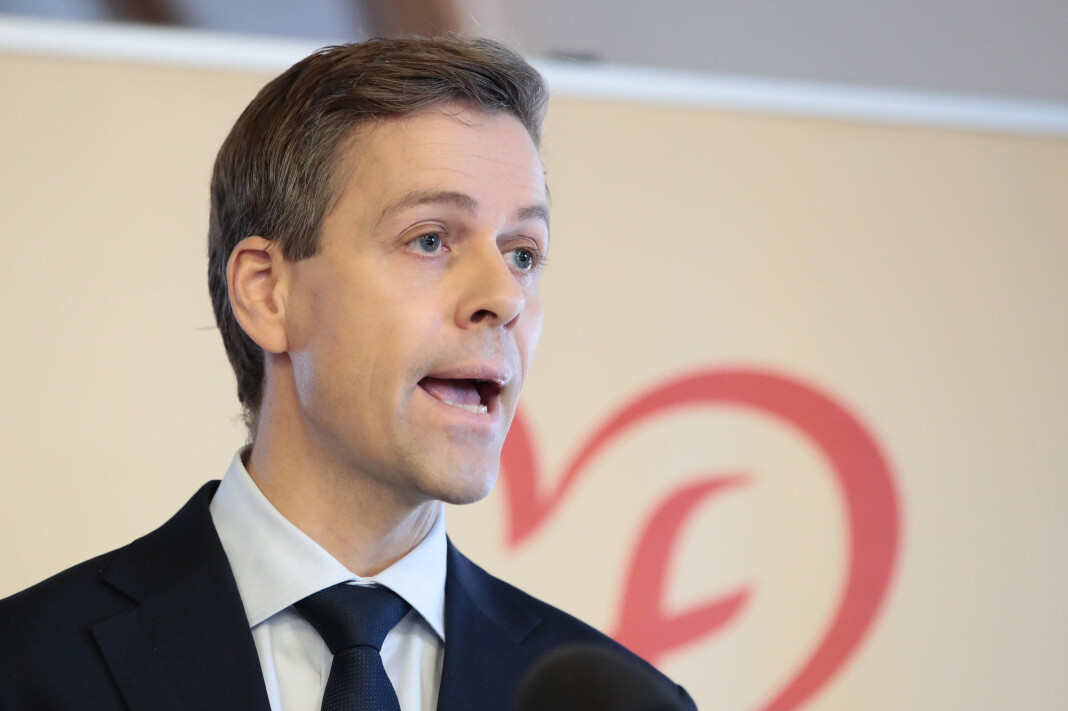 Partileder Knut Arild Hareide i KrF mener partiet bør vurdere å samarbeide med venstresiden. I en ny undersøkelse sier et klart flertall av de spurte KrF-velgerne at partiet tilhører høyresiden. Foto: Håkon Mosvold Larsen / NTB scanpix Partileder Knut Arild Hareide i KrF mener partiet bør vurdere å samarbeide med venstresiden. I en ny undersøkelse sier et klart flertall av de spurte KrF-velgerne at partiet tilhører høyresiden. Foto: Håkon Mosvold Larsen / NTB scanpix