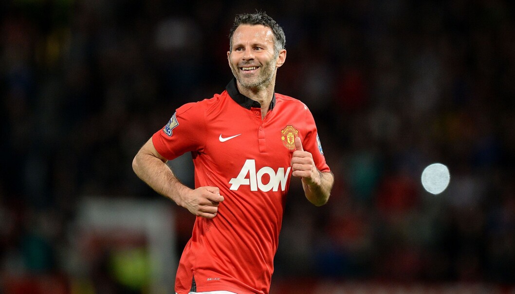 TV 2s sportssjef, Vegard Jansen Hagen, ønsker Ryan Giggs velkommen til kanalen. Foto: Martin Rickett / TV 2 TV 2s sportssjef, Vegard Jansen Hagen, ønsker Ryan Giggs velkommen til kanalen. Foto: Martin Rickett / TV 2