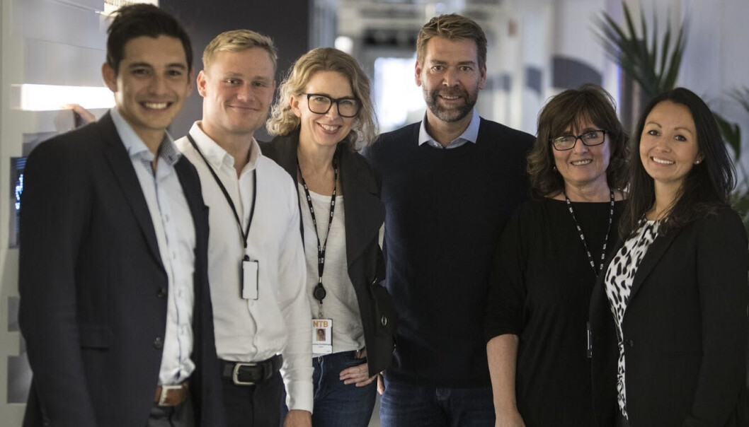 Fra venstre: Rådgiverne Anthony Avalos og Øyvind A. Evensen i Crayon, NTB-redaktør Christina Dorthellinger, bildebyråsjef Joakim Nilsson i NTB Scanpix, NTB-prosjektleder Solveig Vikene og Therese Olafsen Mørk fra Crayon. Foto: NTB Scanpix/Ole Berg-Rusten Fra venstre: Rådgiverne Anthony Avalos og Øyvind A. Evensen i Crayon, NTB-redaktør Christina Dorthellinger, bildebyråsjef Joakim Nilsson i NTB Scanpix, NTB-prosjektleder Solveig Vikene og Therese Olafsen Mørk fra Crayon. Foto: NTB Scanpix/Ole Berg-Rusten