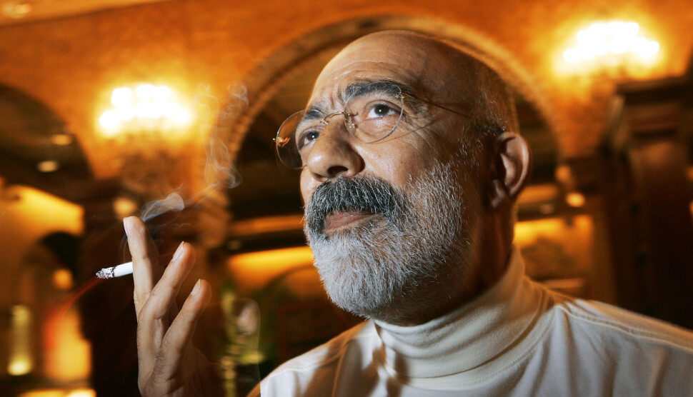 Den tyrkiske forfatteren og journalisten Ahmet Altan, her i forbindelse med et Oslo-besøk i 2004, er en av seks journalister som ble dømt til livsvarig fengsel i en ankedomstol i Istanbul tirsdag. Foto: Heiko Junge / NTB scanpix.