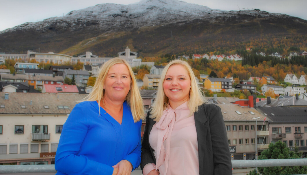 Markedssjef Tove Kirkefjord (t.v.) og redaktør Frinda Brembo skal drive den nye nettavisa i Narvik. Foto: Narvik Nu Markedssjef Tove Kirkefjord (t.v.) og redaktør Frinda Brembo skal drive den nye nettavisa i Narvik. Foto: Narvik Nu