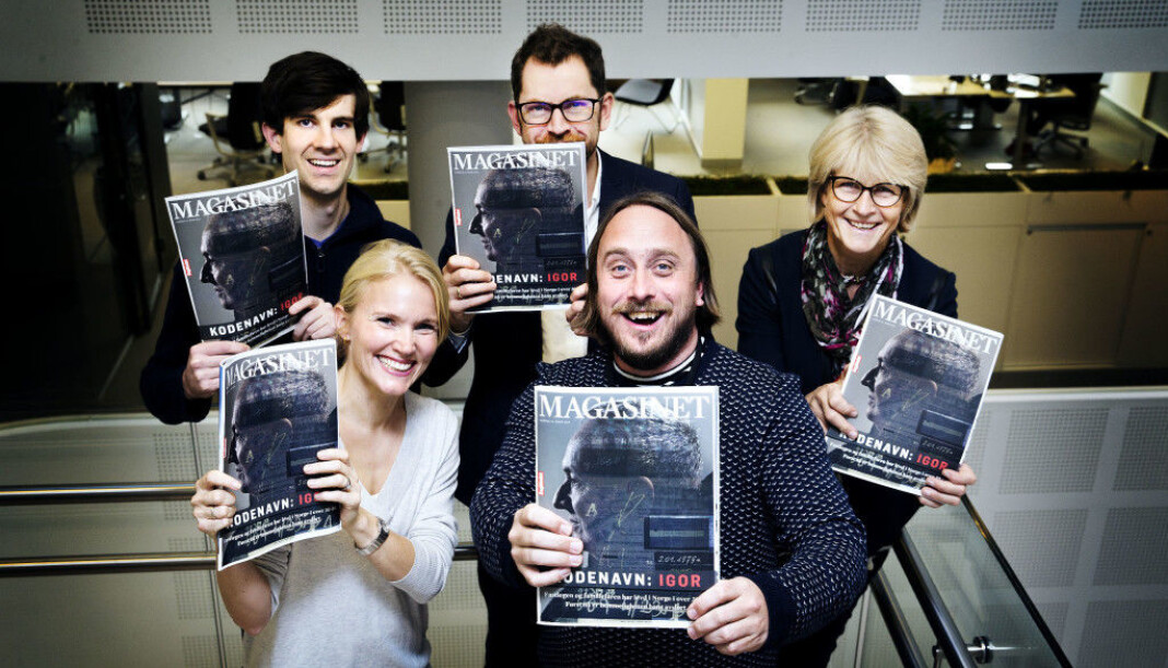Glad gjeng etter at Dagbladet fikk pris for saken om spionen «Igor». Foran fra venstre Magasinets redaksjonssjef Linn Kongsli Hillestad, journalist Gunnar Thorenfeldt og leder for gravegruppa Siri Gedde-Dahl. Utvikler Zack Corman (bak fra venstre) og konstituert Magasinet-redaktør Bjørn Bore. Foto: Henning Lillegård / Dagbladet Glad gjeng etter at Dagbladet fikk pris for saken om spionen «Igor». Foran fra venstre Magasinets redaksjonssjef Linn Kongsli Hillestad, journalist Gunnar Thorenfeldt og leder for gravegruppa Siri Gedde-Dahl. Utvikler Zack Corman (bak fra venstre) og konstituert Magasinet-redaktør Bjørn Bore. Foto: Henning Lillegård / Dagbladet