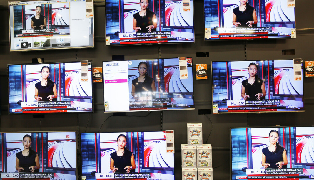 Fallet i annonseinntektene for TV-markedet fortsetter. Fra september i fjor og til september i år er nedgangen på 174 millioner kroner. Fortsetter utviklingen slik, kan internett gå forbi TV som reklamemedium i løpet av året. Foto: Terje Bendiksby / NTB scanpix Fallet i annonseinntektene for TV-markedet fortsetter. Fra september i fjor og til september i år er nedgangen på 174 millioner kroner. Fortsetter utviklingen slik, kan internett gå forbi TV som reklamemedium i løpet av året. Foto: Terje Bendiksby / NTB scanpix