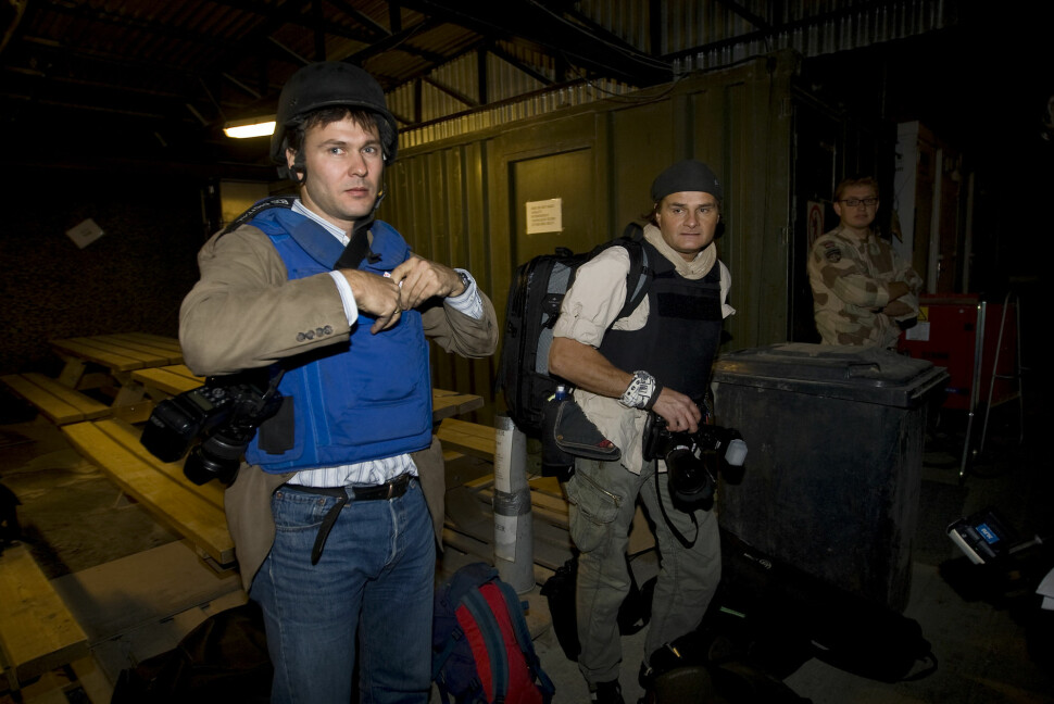 Aftenpostens journalist Tor Arne Andreassen Harald Henden kledd i skuddsikre vester på jobb i Kabul i Afghanistan i 2008. Foto: Heiko Junge / NTB SCANPIX