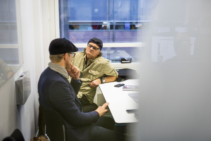 Forfatter Svein Tore Bergestuen og fotograf Harald Henden forbereder boklanseringa for boka om Hendens liv. Foto: Kristine Lindebø Forfatter Svein Tore Bergestuen og fotograf Harald Henden forbereder boklanseringa for boka om Hendens liv. Foto: Kristine Lindebø