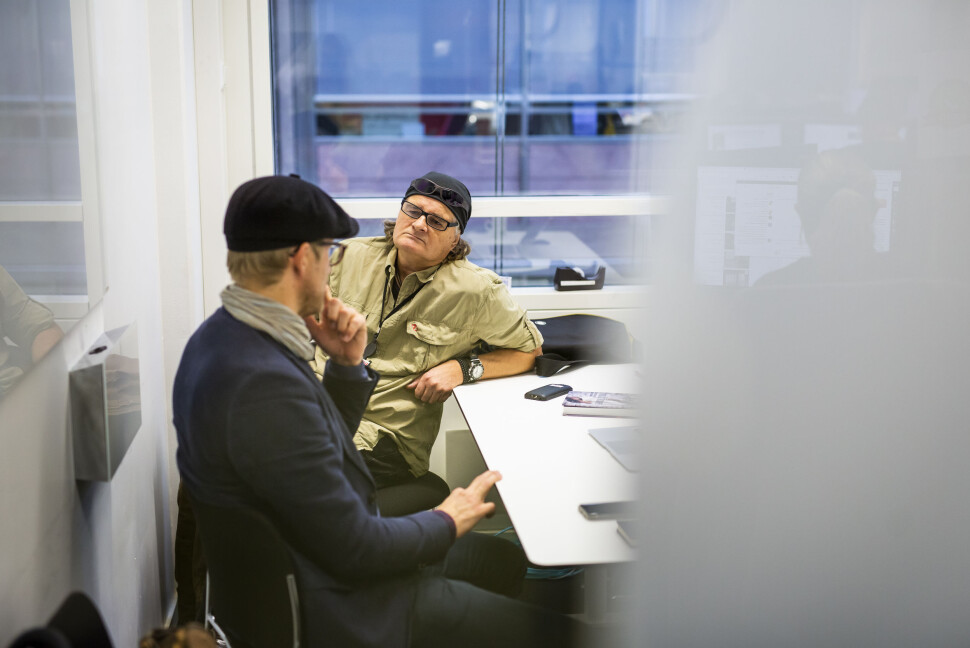 Forfatter Svein Tore Bergestuen og fotograf Harald Henden forbereder boklanseringa for boka om Hendens liv. Foto: Kristine Lindebø Forfatter Svein Tore Bergestuen og fotograf Harald Henden forbereder boklanseringa for boka om Hendens liv. Foto: Kristine Lindebø