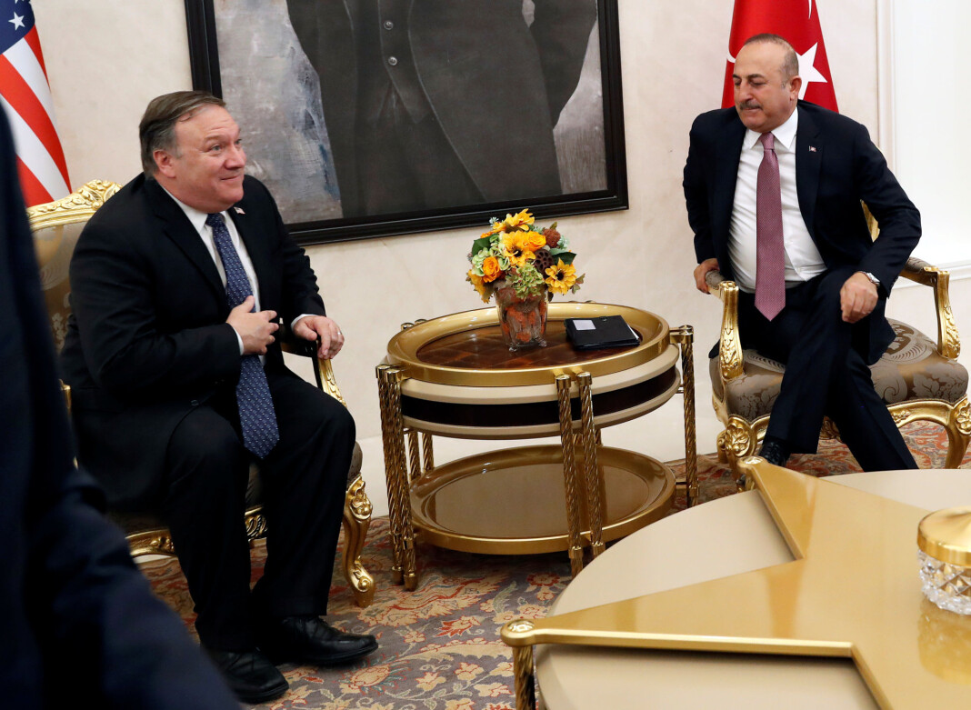 Tyrkias utenriksminister Mevlut Cavusoglu sier at USA verken har fått eller vil få noe lydopptak av det angivelige drapet på journalisten Jamal Khashoggi på Saudi-Arabias konsulat i Istanbul. Til venstre USA utenriksminister Mike Pompeo. Foto: Reuters / NTB scanpix Tyrkias utenriksminister Mevlut Cavusoglu sier at USA verken har fått eller vil få noe lydopptak av det angivelige drapet på journalisten Jamal Khashoggi på Saudi-Arabias konsulat i Istanbul. Til venstre USA utenriksminister Mike Pompeo. Foto: Reuters / NTB scanpix