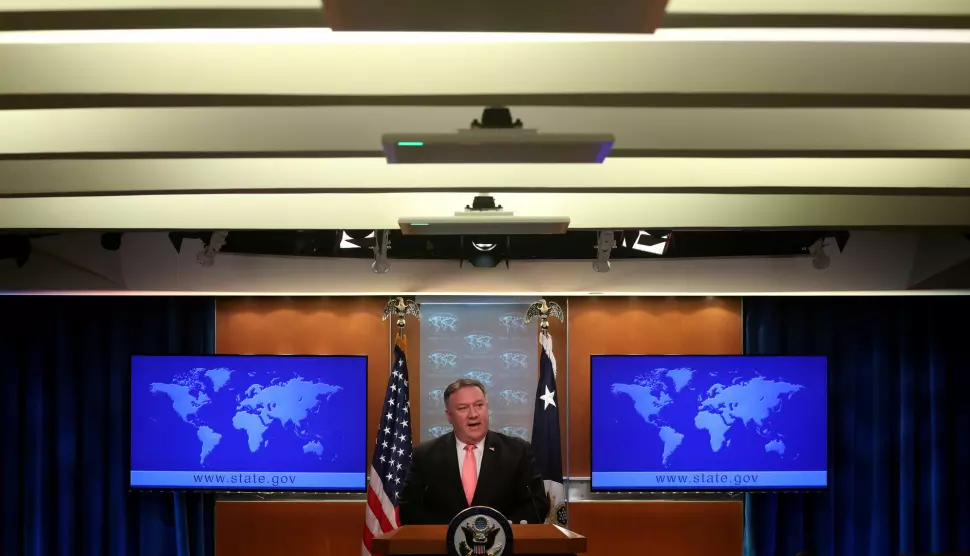 USAs utenriksminister Mike Pompeo retter en anklagende pekefinger mot Saudi-Arabias øverste ledelse. Foto: Reuters / NTB scanpix