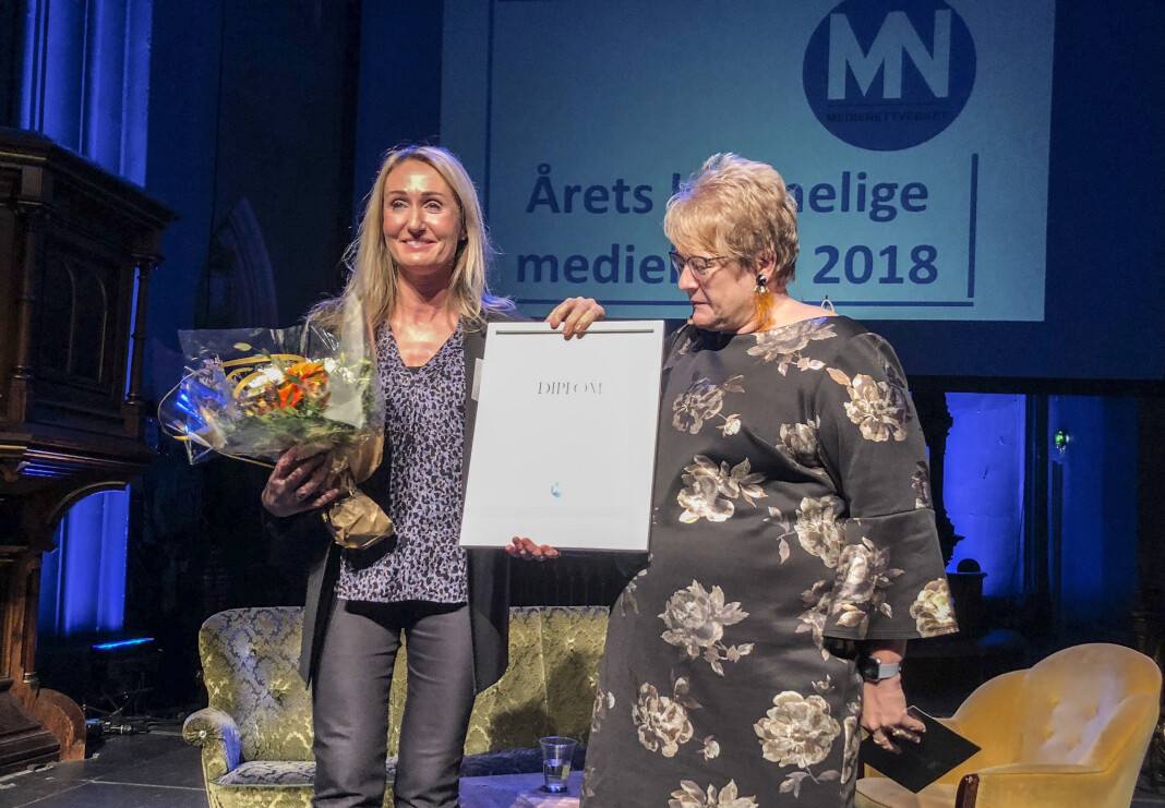 Adresseavisens sjefredaktør Kirsti Husby (t.v.) ble kåret til årets kvinnelige medieleder under Medienettverkets høstmøte torsdag. Kulturminister Trine Skei Grande (t.h.) delte ut diplom og blomster. Foto: Mette Bugge / NTB scanpix Adresseavisens sjefredaktør Kirsti Husby (t.v.) ble kåret til årets kvinnelige medieleder under Medienettverkets høstmøte torsdag. Kulturminister Trine Skei Grande (t.h.) delte ut diplom og blomster. Foto: Mette Bugge / NTB scanpix