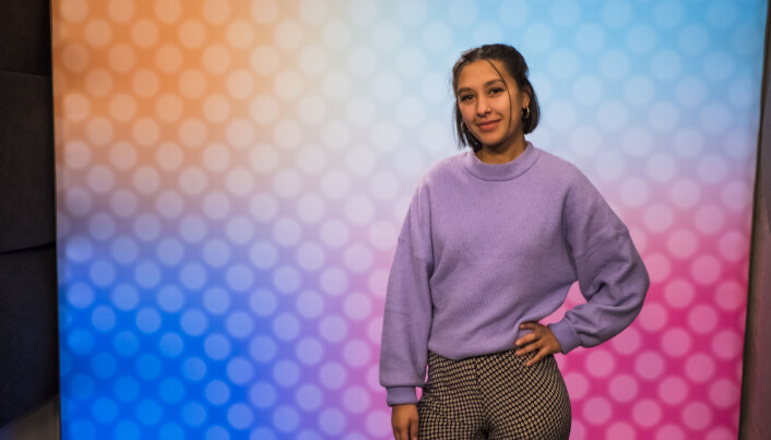 Selma Ibrahim, programleder i Supernytt, i studio på NRK Marienlyst. Foto: Kristine Lindebø Selma Ibrahim, programleder i Supernytt, i studio på NRK Marienlyst. Foto: Kristine Lindebø